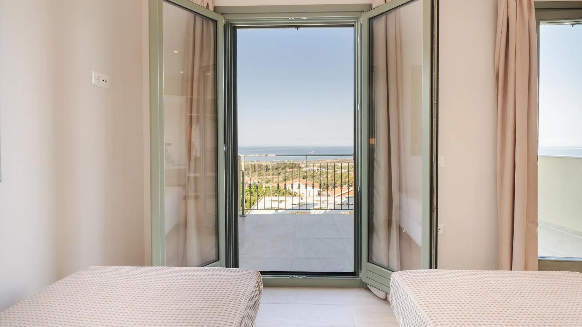 Luxury Villa Artemis Pool, Jacuzzi, Peace & Perfect Sunsets In Kefalonia 스보로나타 0*,  그리스